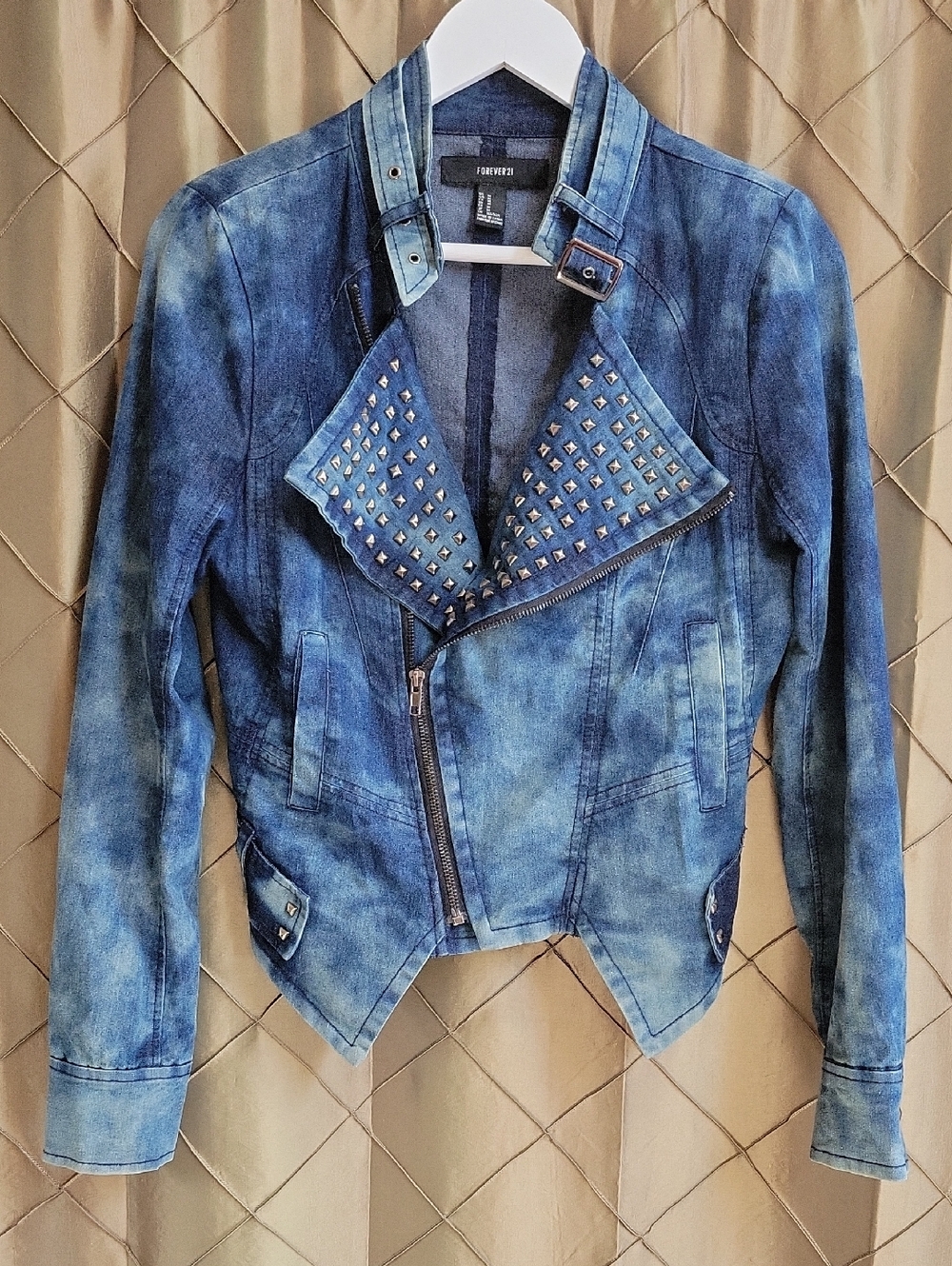 EUC- ABSOLUTELY AWESOME Forever 21 Studded Tie Dye Stretch Denim Jacket